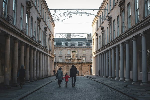 How can tourists enjoy a cost-effective weekend in Bath?